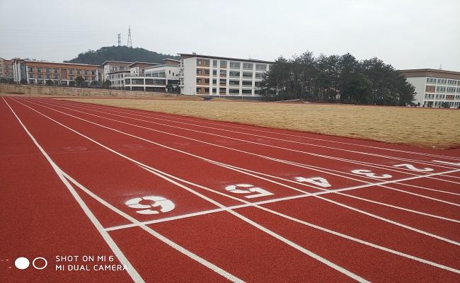 2:工匠精神 公司施工設(shè)計嚴(yán)格執(zhí)行體育設(shè)備施工標(biāo)準(zhǔn)iso